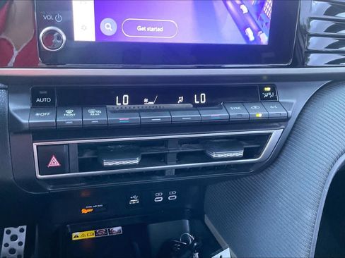 Used 2025 Toyota Camry SE w/ Convenience Package FWD image 33