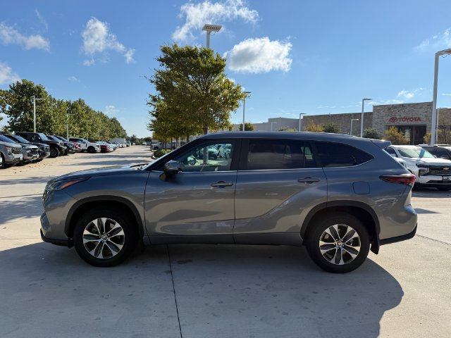 Used 2026 Toyota Highlander XLE AWD/4WD image 8