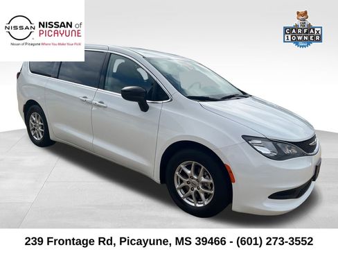 Used 2024 Chrysler Voyager LX image 8