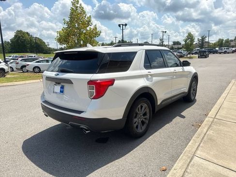 Used 2022 Ford Explorer XLT w/ Equipment Group 202A RWD image 4