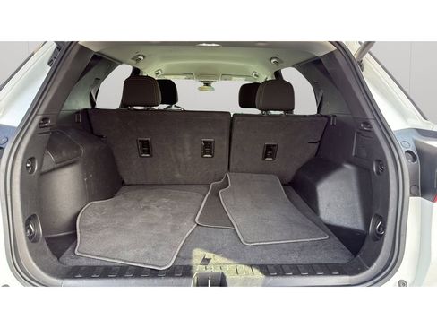 Used 2021 Chevrolet Equinox LT w/ Driver Convenience Package image 18