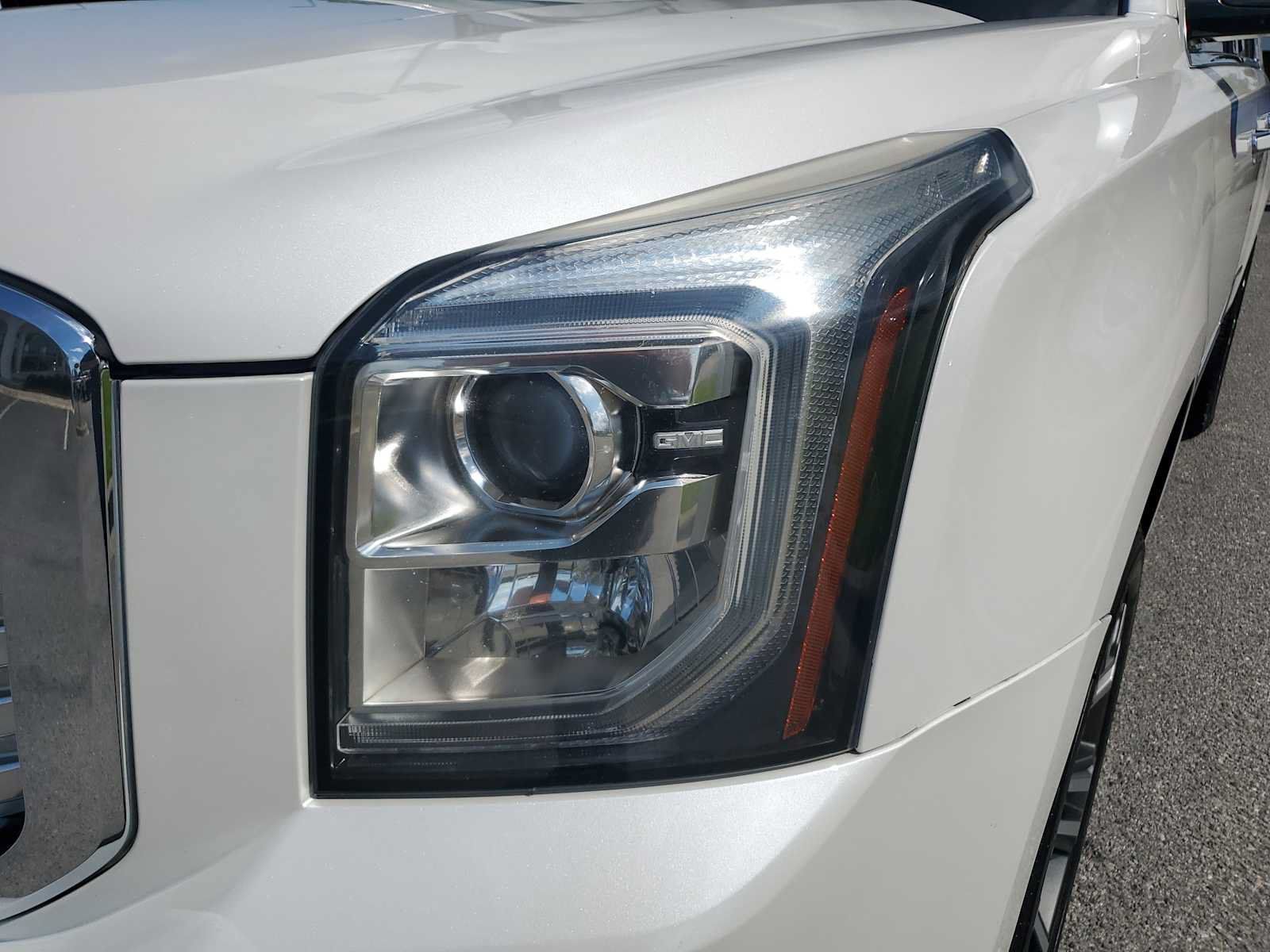 Used 2017 GMC Yukon XL Denali w/ Open Road Package AWD/4WD image 11