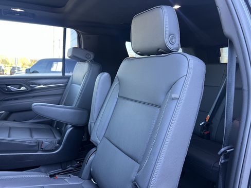 Used 2021 GMC Yukon XL Denali w/ Denali Premium Package image 33