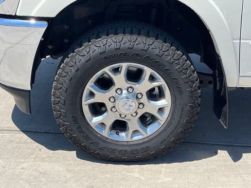 Used 2022 RAM 2500 Laramie AWD/4WD image 9