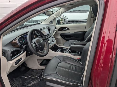 Used 2023 Chrysler Pacifica Limited w/ Uconnect Theater Family Group AWD/4WD image 19