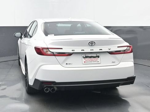 Used 2025 Toyota Camry SE w/ Convenience Package FWD image 18