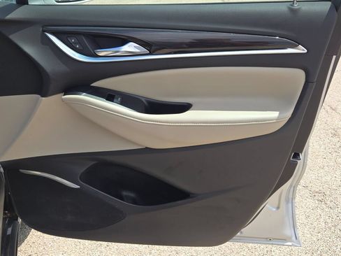 Used 2018 Buick Enclave Essence FWD image 7