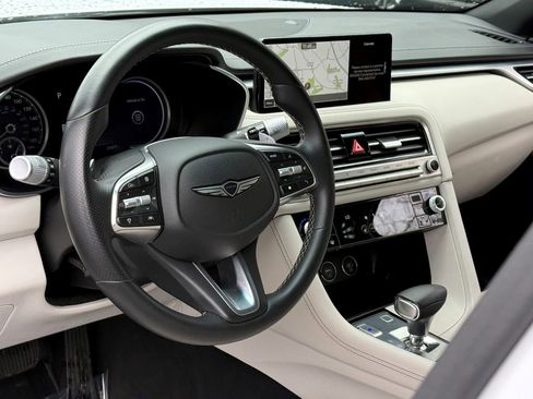 Used 2025 Genesis G70 2.5T image 17