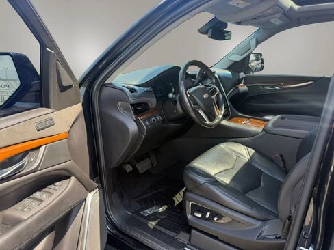 Used 2019 Cadillac Escalade Luxury AWD/4WD image 13