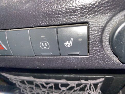 Used 2015 Jeep Wrangler Unlimited Rubicon w/ Connectivity Group image 31