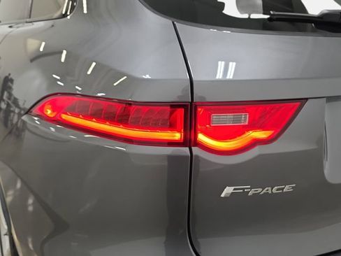 Used 2017 Jaguar F-PACE R-Sport image 29