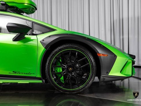 Used 2024 Lamborghini Huracan Sterrato image 26