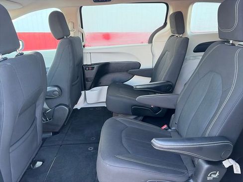 Used 2023 Chrysler Voyager LX FWD image 38