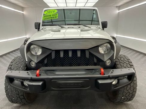 Used 2016 Jeep Wrangler Unlimited Rubicon AWD/4WD image 2