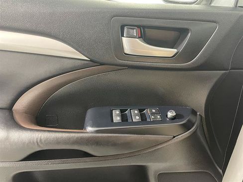 Certified 2017 Toyota Highlander XLE AWD/4WD image 19