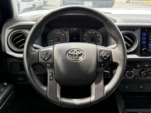 Used 2017 Toyota Tacoma TRD Off-Road w/ Tow Package (A/T) AWD/4WD image 19