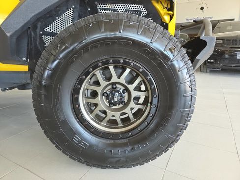 Used 2019 Jeep Wrangler Unlimited Rubicon w/ Cold Weather Group AWD/4WD image 9