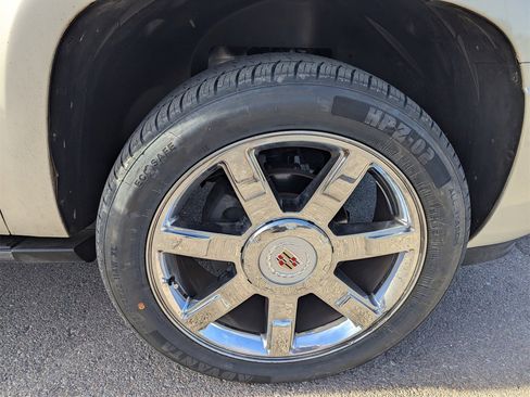 Used 2010 Cadillac Escalade ESV Premium image 11