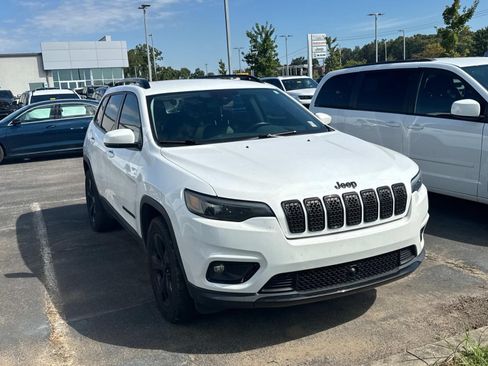 Used 2021 Jeep Cherokee Latitude Plus AWD/4WD image 2