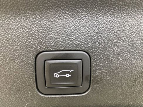 Used 2025 Chevrolet Tahoe Premier AWD/4WD image 16