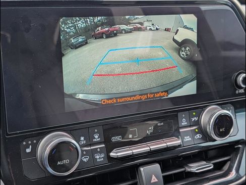 Used 2023 Toyota Highlander Bronze Edition image 11