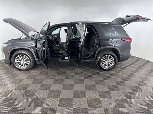 Used 2023 Chevrolet Traverse LT w/ Rear Camera Mirror Package AWD/4WD image 9