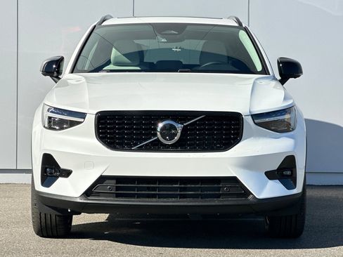 New 2026 Volvo XC40 B5 Plus w/ Protection Package Premier image 8