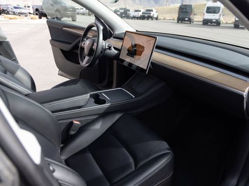 Used 2023 Tesla Model Y Long Range image 22