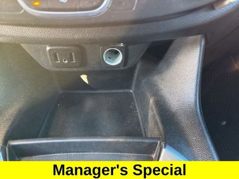 Used 2022 Chevrolet Traverse LS image 25