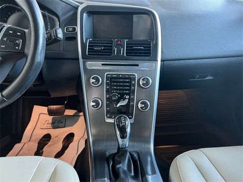 Used 2016 Volvo XC60 T5 Platinum w/ Climate Package image 9