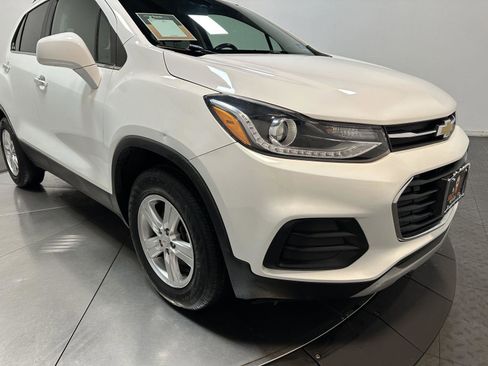 Used 2019 Chevrolet Trax LT w/ LT Convenience Package image 3