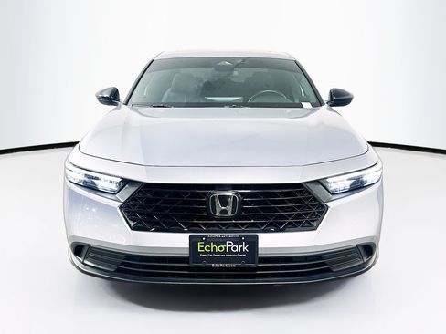 Used 2025 Honda Accord Sport image 2