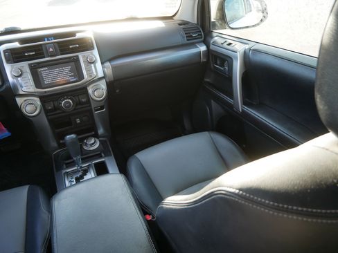 Used 2016 Toyota 4Runner SR5 Premium image 11