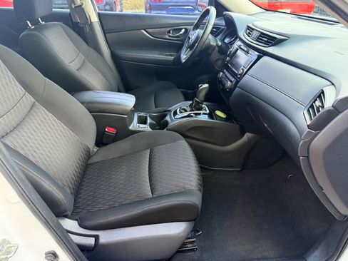 Used 2019 Nissan Rogue SV image 43