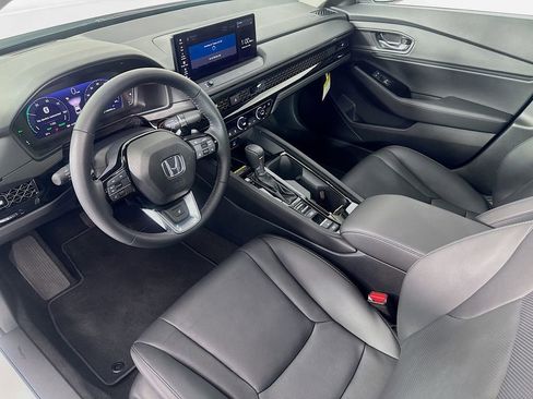 Used 2025 Honda Accord Touring image 9