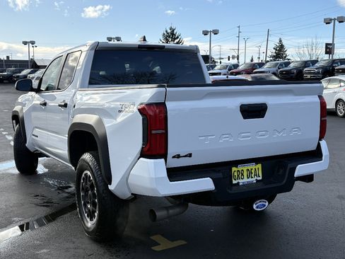 Used 2024 Toyota Tacoma TRD Off-Road AWD/4WD image 10