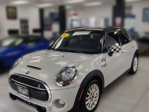 Used 2016 MINI Cooper S image 1