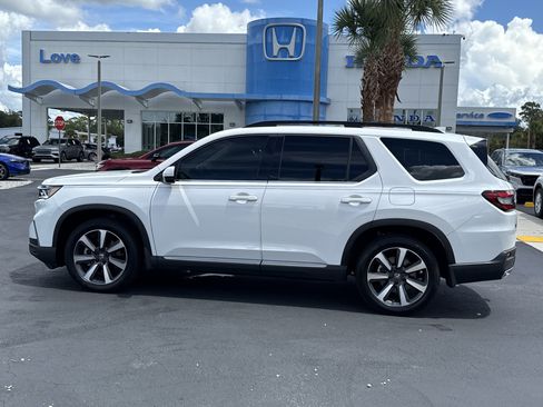 Certified 2024 Honda Pilot Touring image 11