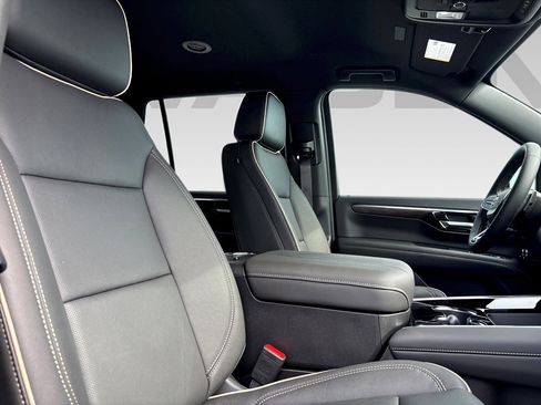 New 2025 Chevrolet Tahoe Premier RWD image 11