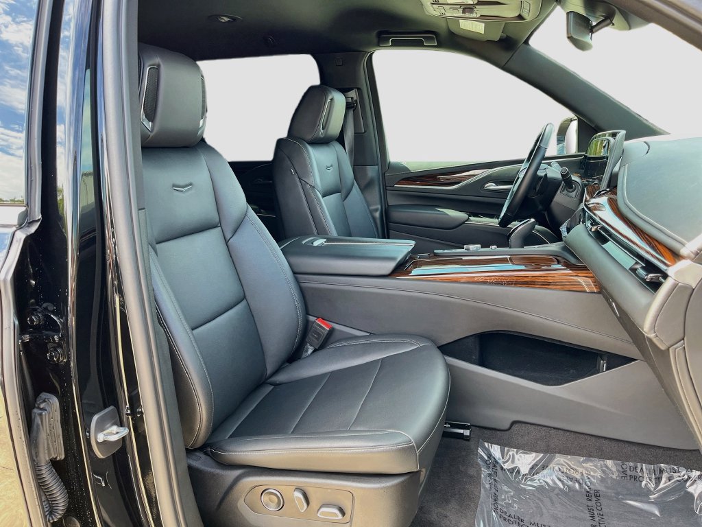 Used 2023 Cadillac Escalade ESV Luxury RWD image 34