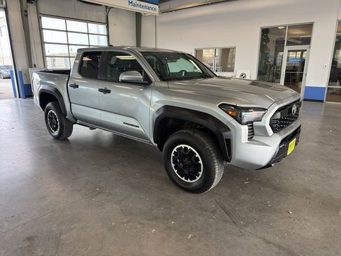 Used 2024 Toyota Tacoma TRD Off-Road image 7
