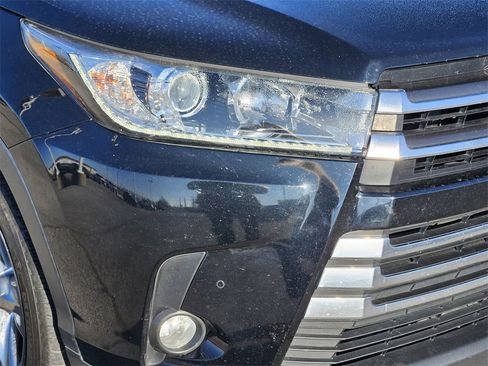 Used 2017 Toyota Highlander Limited Platinum image 6