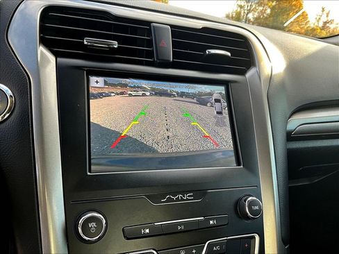 Used 2019 Ford Fusion SE image 19