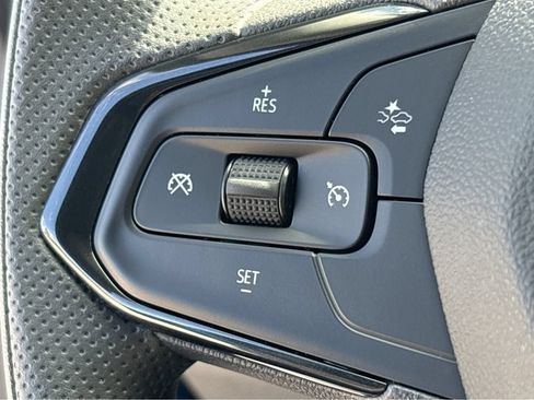 Used 2025 Chevrolet Trax LT FWD image 9