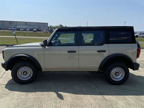 New 2025 Ford Bronco 4-Door image 6
