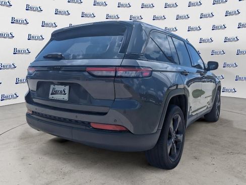 Used 2024 Jeep Grand Cherokee Altitude RWD image 3