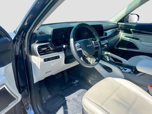 Certified 2025 Kia Telluride S FWD image 9