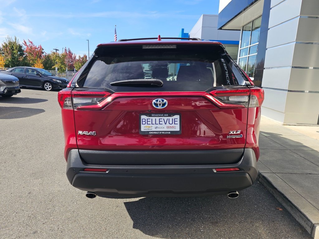 Used 2021 Toyota RAV4 XLE Premium AWD/4WD image 6