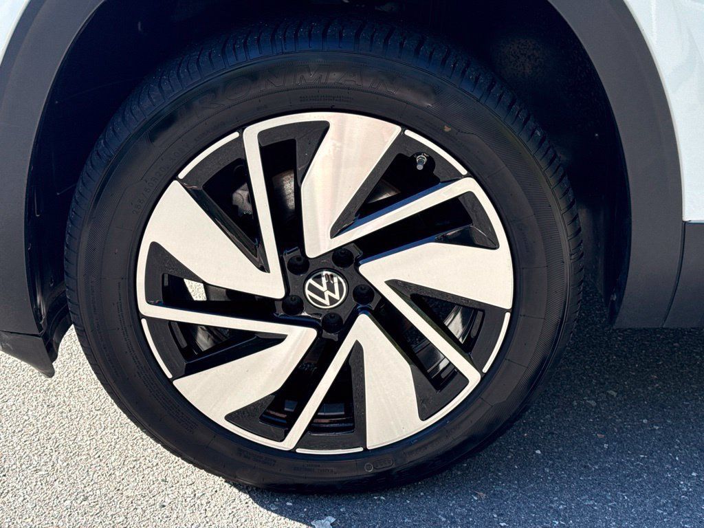 Used 2025 Volkswagen Atlas SE FWD image 13