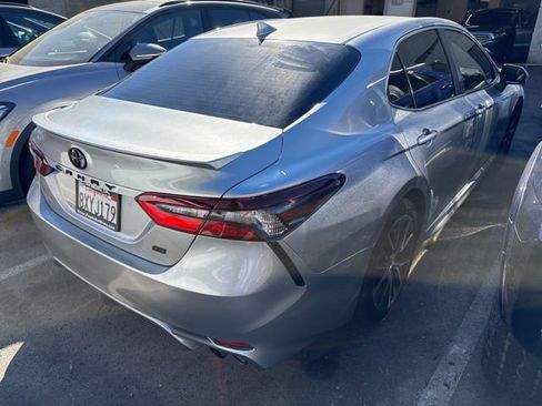 Used 2022 Toyota Camry SE image 5